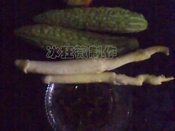 苦瓜炒茭白怎么做，苦瓜炒茭白怎么做好吃，苦瓜炒茭白做法